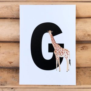 Letterkaartje G van Giraf. Stel je eigen naamslinger, woordslinger, geboorteslinger of verjaardagsslinger samen met deze dieren letterkaarten.