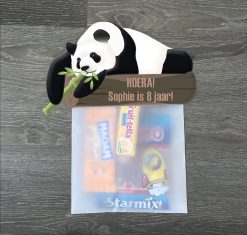 Panda traktatie. Panda traktatie maken. Panda uitdeelzakjes. Traktatie label met naam. Verjaardagsfeestje met panda thema.