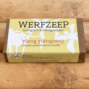 Natuurlijke zeep met tropische geur. Romig schuimende Ylang ylangzeep. Verspreidt een tropische geur door je badkamer!
