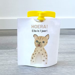 Knijpfruit wikkel safari jungle dier jachtluipaard. Knijpfruit wikkel printable. Traktatie kdv. Traktatie 1 jaar, peuter en kleuter.