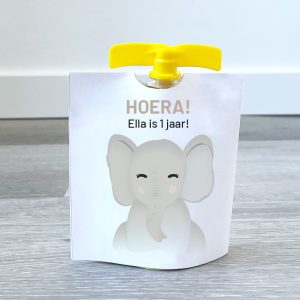 Knijpfruit wikkel safari jungle dier. Knijpfruit wikkel printable. Traktatie kinderdagverblijf. Traktatie 1 jaar, peuter en kleuter.